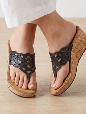 Clarks Black Laser-Cut Cork Wedge Thong Sandals  Size 9.5